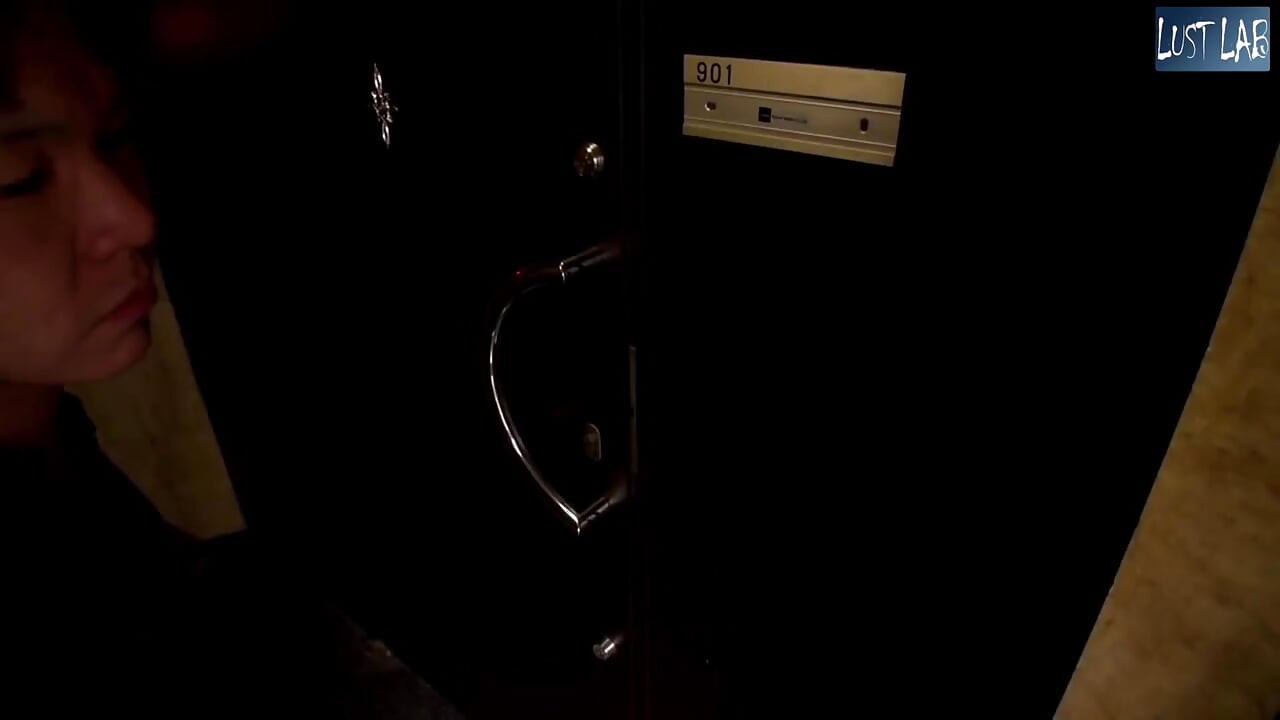 错误的室友奇迹 - 在女孩们的包围下, 他的平凡生活在一夜之间变得狂野 - 第1部分