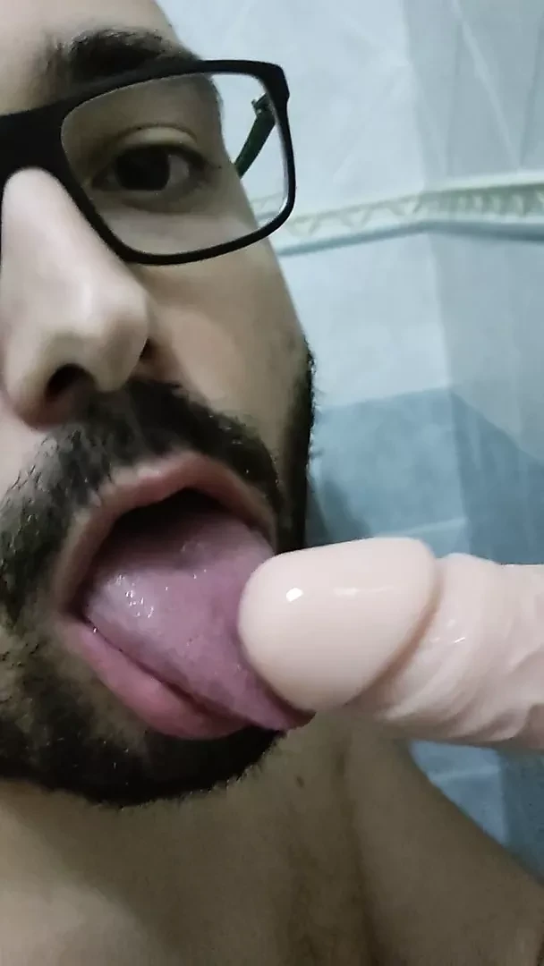 a sloppy and dirty blowjob to a 8 inches dildo with deep throat, dialog JOI and Gagging