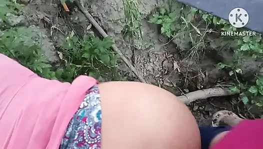 Gehu kat ti huyi female majdoor ki choot chudayi kari doggi style me