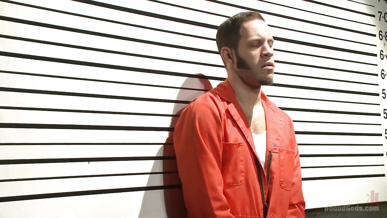 Arrogant Cop Tormented by His Prisoner