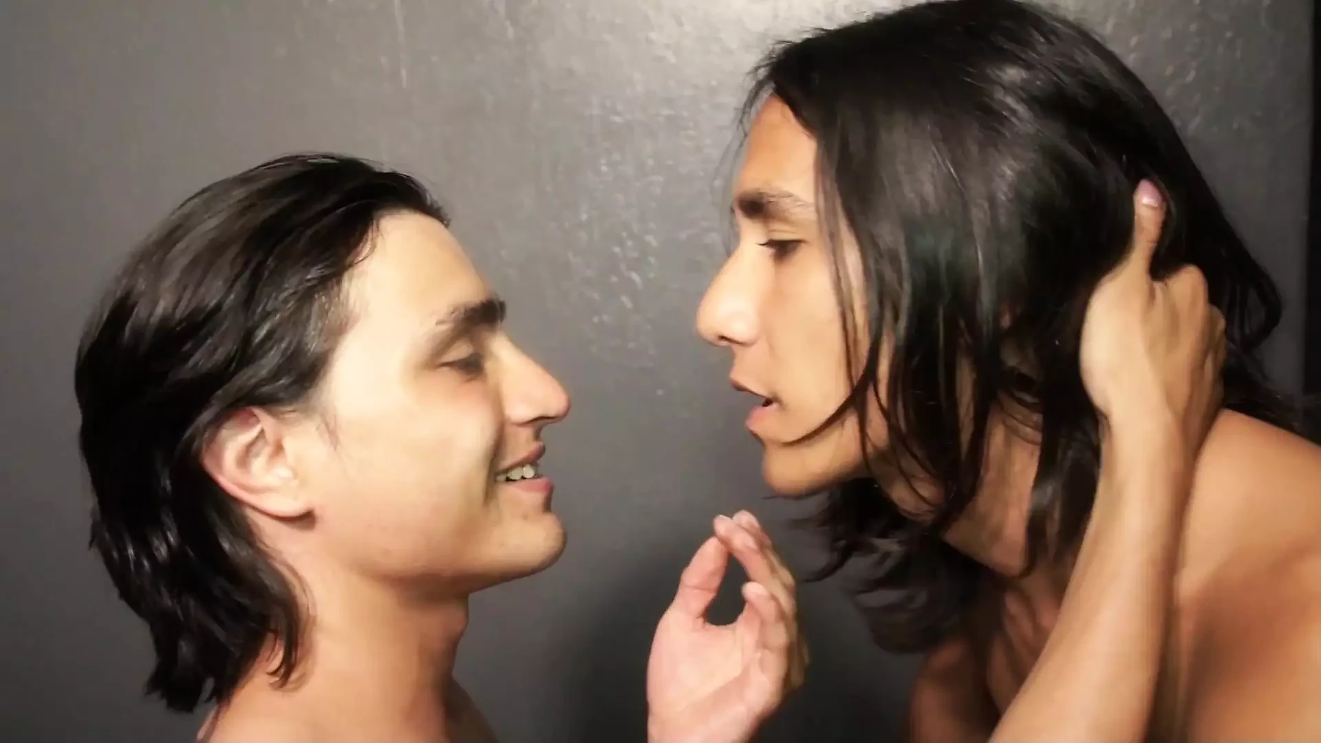 Dễ thương gầy latino được một nóng blowjob và rides của anh ấy latino boyfriends lớn vòi nước