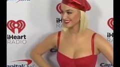 Katy Perry în bluză roșie la Kiis FM Jingle Ball 2019