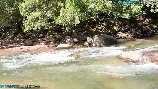 NGENTOT SORE-SORE DI SUNGAI DAN DI LUAR RUANGAN