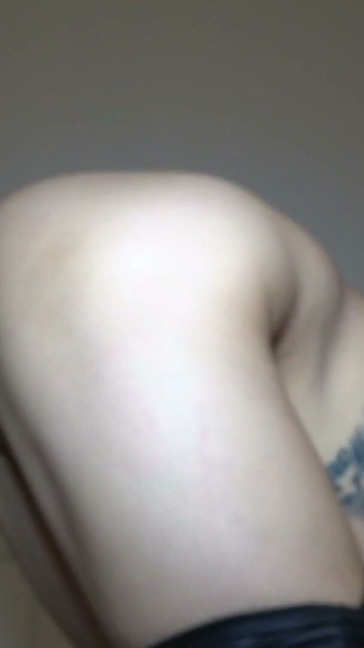 HOT GERMAN SKINNY SLUT GETS HUGE CUMSHOT ON HER LEGGINGS | Clip 1