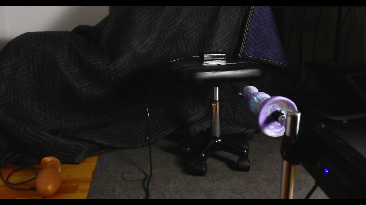 Sissy cd femboy trong đít đỏ bị máy đụ trong 40 phút