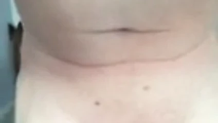 Çıplak ve bir oral seks ihtiyacı.