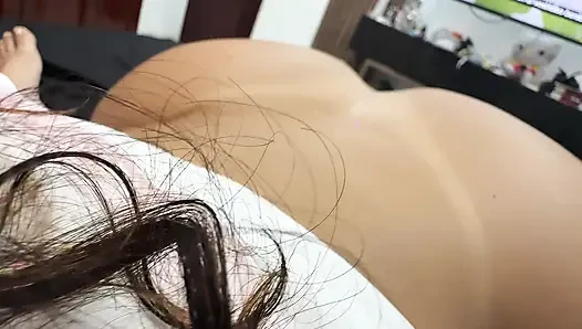 Ibu tiri pantat montok memohongku untuk ngentot dia di kamar dobel