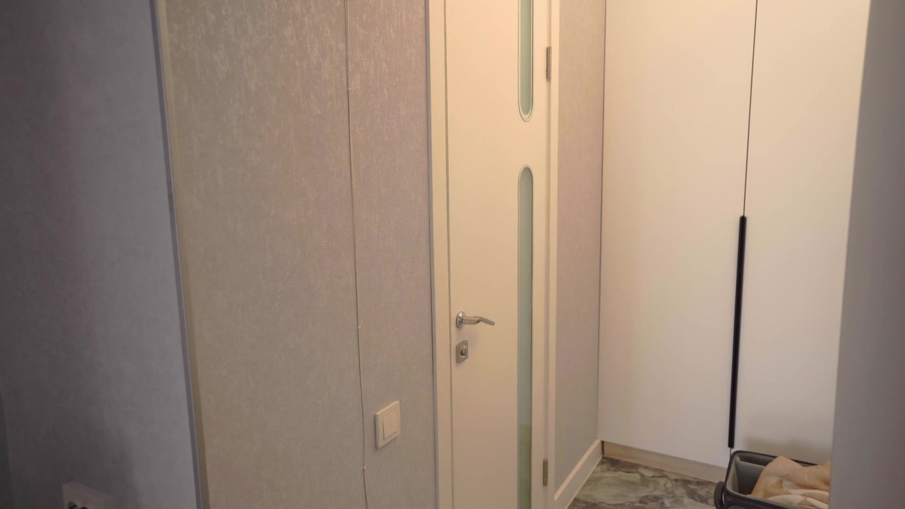 新来的女仆做不好，所以她不得不操她的小穴并在嘴里射精