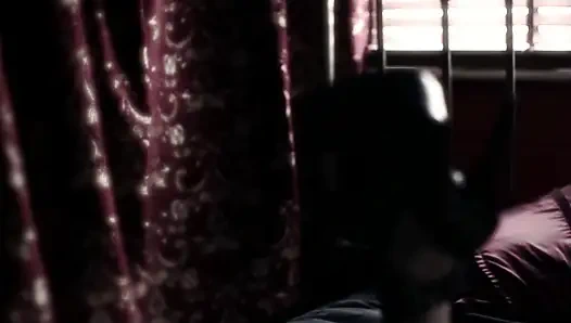 Лапочка Демон находит нового любовника. Мед Демон является девой в путешествии сексуального самооткрытия.