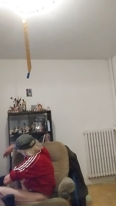 Ως ξανθιά, με σέξι μικρά εσώρουχα, ερωτευμένη... για σένα!!