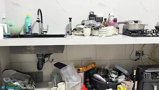 IBU TIRI DEWASA DARI PANTAT GRNAN SANGAT TERANGSANG DI DAPUR