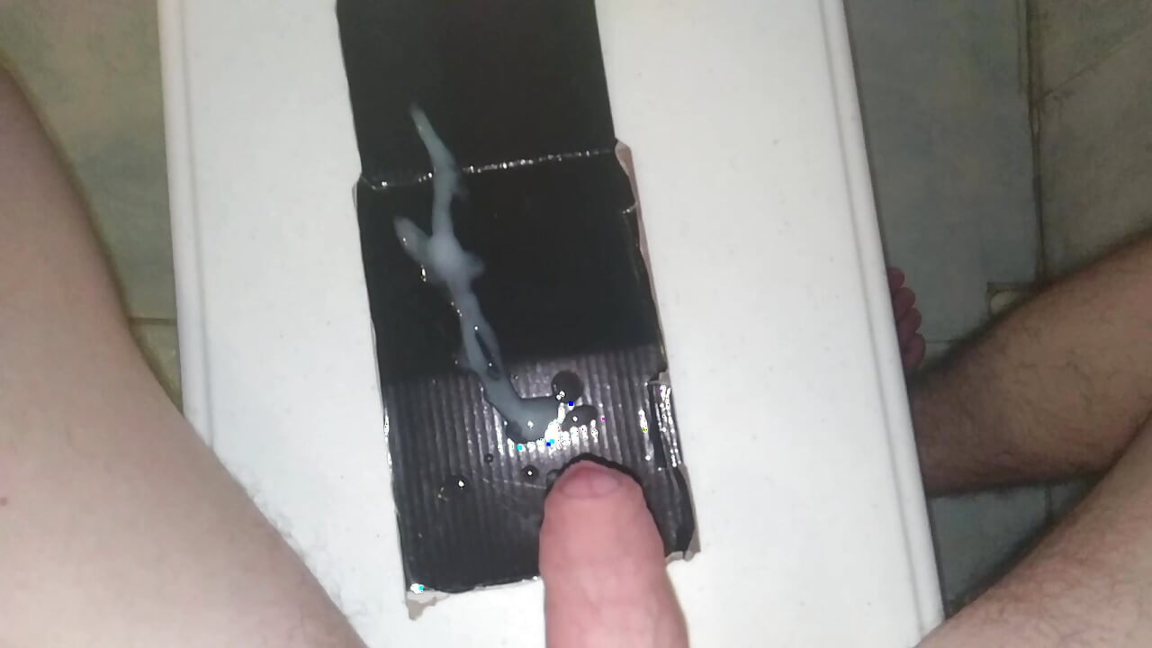 Svršio s velikim kurcem i sve preplavio vrućom spermom.