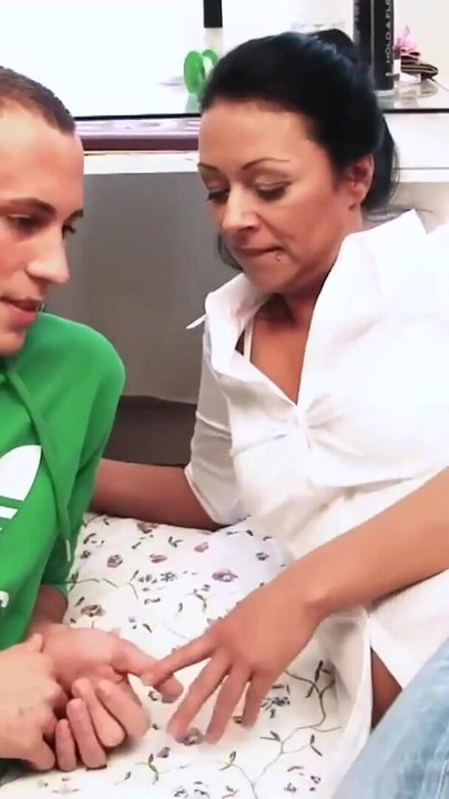 Key moment from "Stiefsohn fickt die notgeile MILF Mama"
