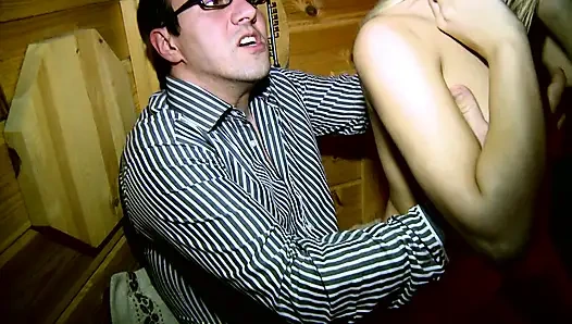 Блондинка-бомба Соблазняет Членом В Роскошной Машине