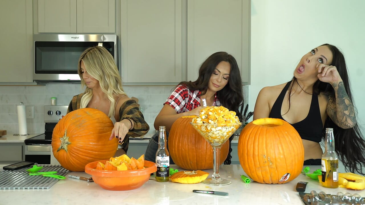 Kiki Mariah_970 Evelin Carve Pumpkins nua sessão de fotos depois