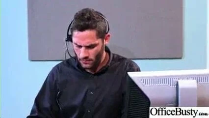 办公室里的女人被干