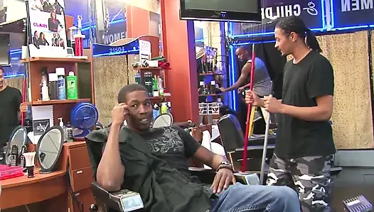 Adegan kecanduan kontol besar pria kulit hitam- 2 cewek manis kalie kurus yang sange lagi asik seks bukkake di salon rambut