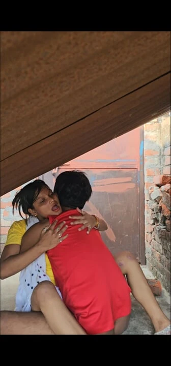 Desi village butiful sali ko jija ne chhat pe pela