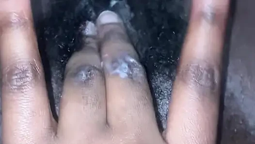 Memek hitam jembut tebal basahku