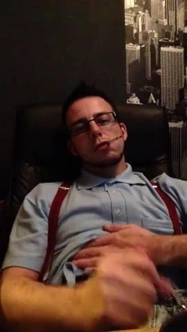 Str8 daddy watching porn in his office