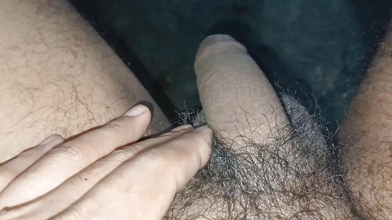 Desi boy pehli bar Bengan gand me dalne jaa rahe he