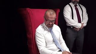 MrillBoys - сексуальная священная DILF Felix Kamp использует большой дилдо в задницу твинка