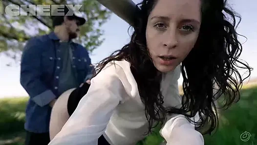 Cewek nakal ini dicrot di muka setelah dientot habis-habisan