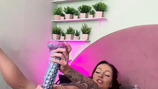 Büyük ahtapot fantezi dildo sikişi