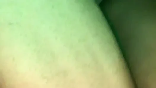 Ateşli zenci genç kız ıslak kremsi amcık görünümü ile ayakta sikiş seansı