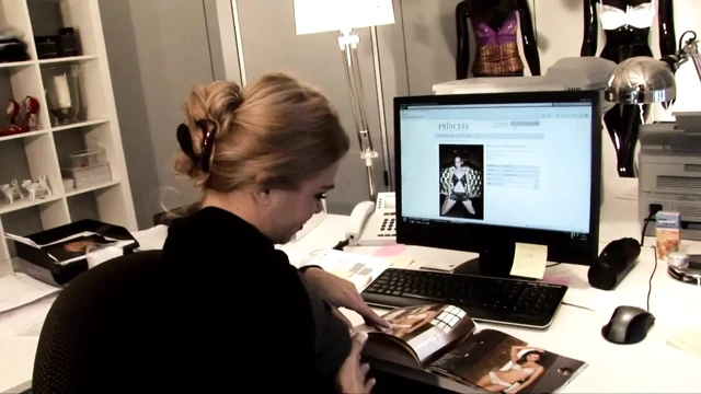 Blonde office bitch like to fuck on table