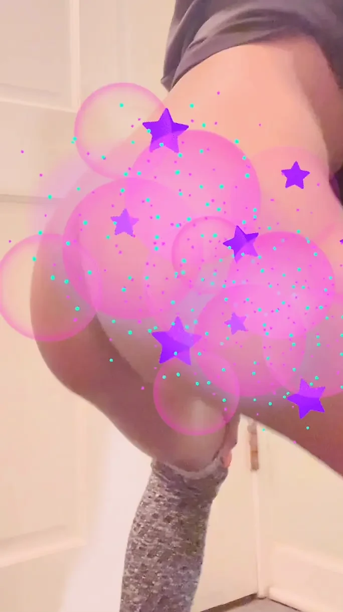 Cute Asian babe Twerking