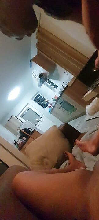 가슴이 풍만한 인디언 밀프가 핥아 먹히는 장면
