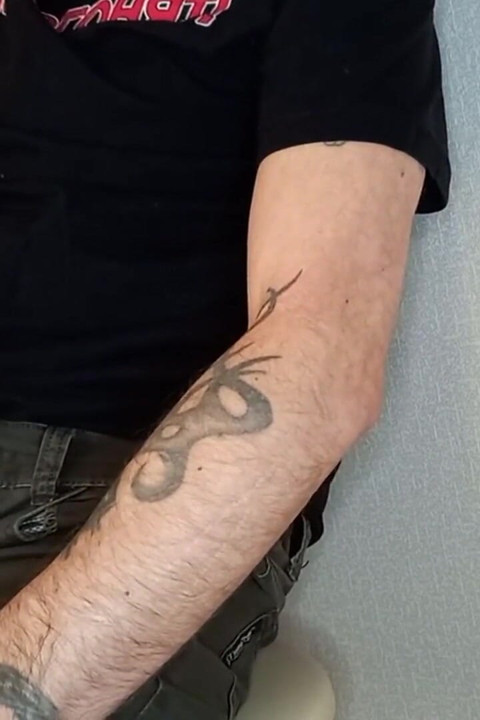 אישה ראתה את הזין שלי והעיפה אותו