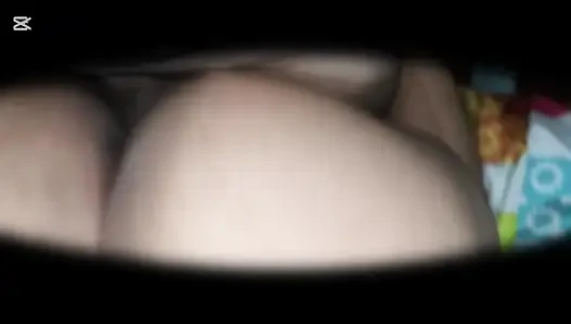 Çok seksi latin hizmetçi büyük yarağımla sikiliyor. Acıttığını çığlık atıyor ama yarağımı vajinasında hissetmeyi seviyor.