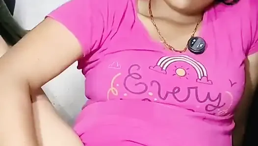 Gadis cantik lagi asik masturbasi fingering memeknya audio bahasa india