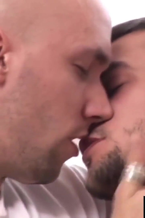 Bottom Gay Jack Bloom Rides Huge Dick After 69 with Roberto Cruiz