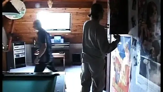 Büyük götlü kaltaklar sert dörtlü sekste götten sikiliyor