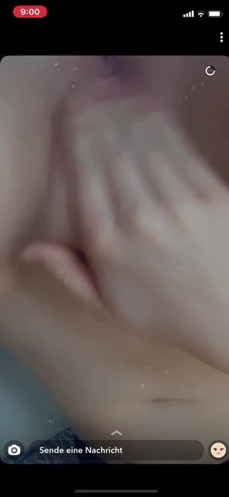 Ragazza si masturba