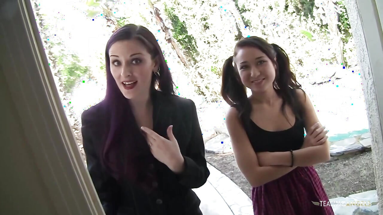 Caroline Pierce will, dass ihre beste freundin Jessie Jordan ihre muschi zu dritt leckt
