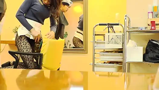 Салон, где зрительный контакт никогда не прекращается