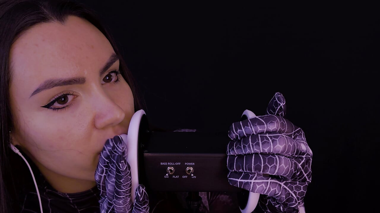 ASMR korvan syöminen nuoleminen hämähäkkityttö cosplay