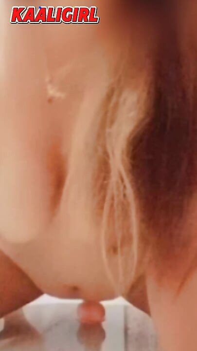Nepalska Kaaligirl jebe dildo solo u poziciji psića