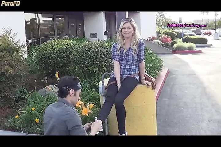 Goddess footboy