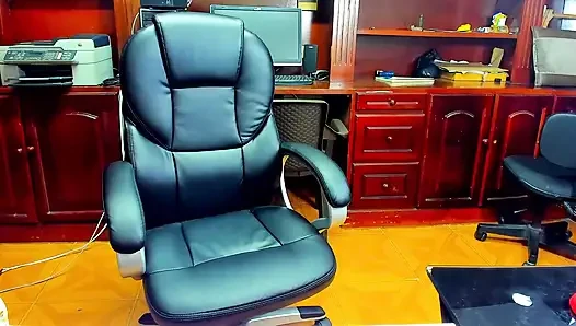 Putri ayah tiri dientot habis-habisan sampai orgasme