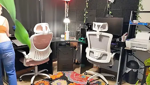 Баттрека Выставили Напоение Пылью В Домашнем Офисе