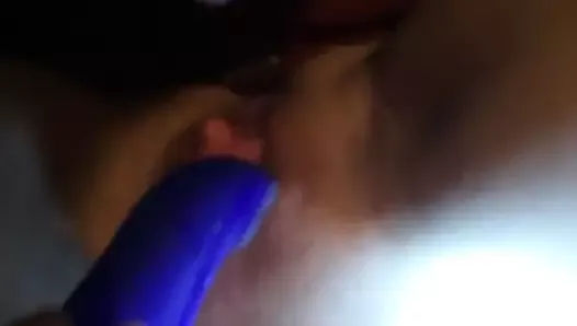 Камшот с кримпаем на киску жены, затем поедает сперму, игрушка горячая