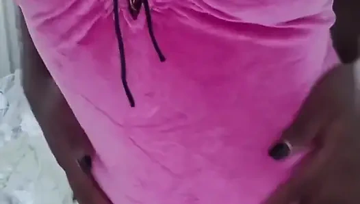 Üvey üvey kız kardeş amcık videosuyla oynuyor