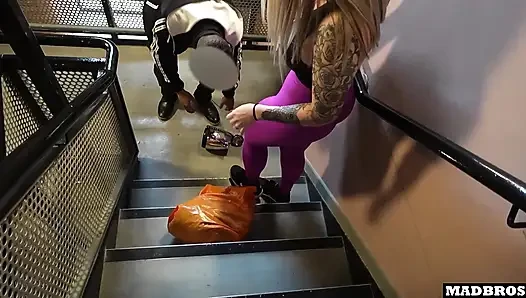 Blondes amerikanisches mädchen mit dickem arsch hart in anal und doppelpenetration gefickt, da sie mein gerät gebrochen hat!!