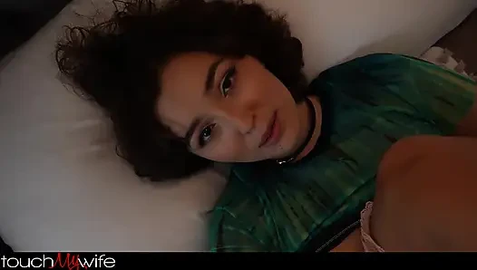 TouchMyWife - eine schüchterne ehefrau gibt zu, dass sie ältere männer ficken will! - Leana liebt