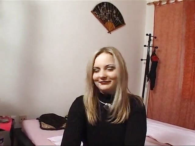 Катя 25, любить ставати зіркою поні